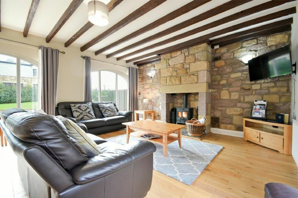 Goldfinch Villa Lucker Exterior photo
