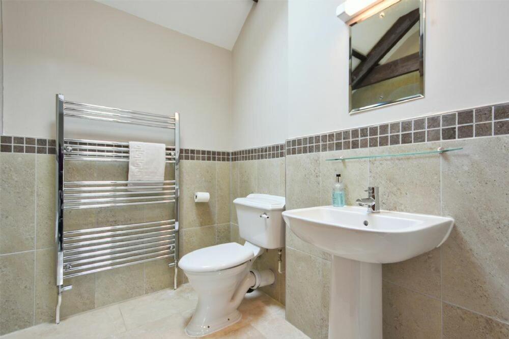 Goldfinch Villa Lucker Exterior photo